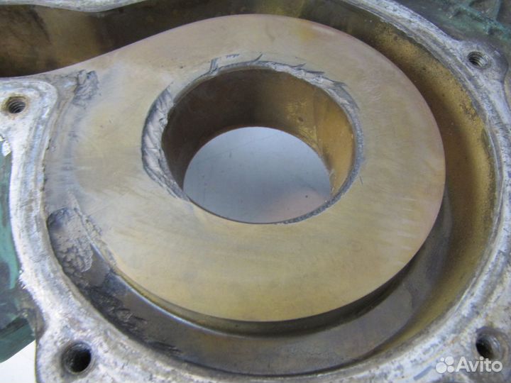 Корпус насоса водяного (помпы) Volvo FM13 FH13