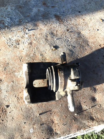 Суппорт передний vesta левый