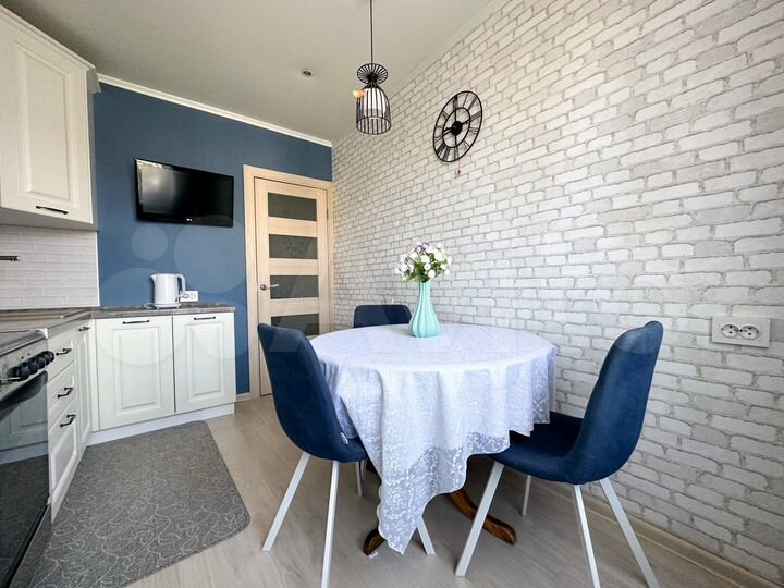 2-к. квартира, 52 м², 8/10 эт.