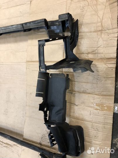 Кожух радиатора w211 комплект