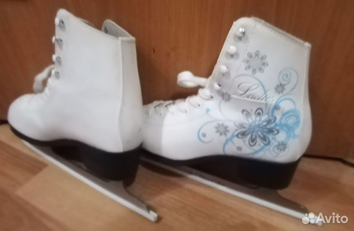 Коньки фигурные женские 39 размер