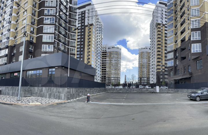 Торгово-офисное помещение сквозного типа/первая ли