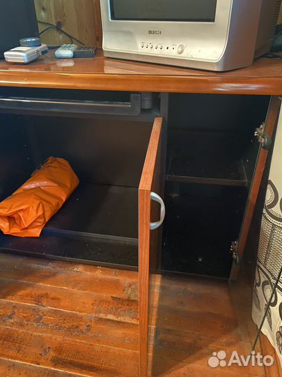 Компьютерный стол и тумбочка