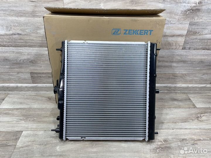 Радиатор охлаждения двигателя Nissan Note / Micra