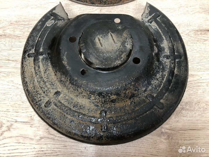 Пыльник заднего тормозного диска Astra j