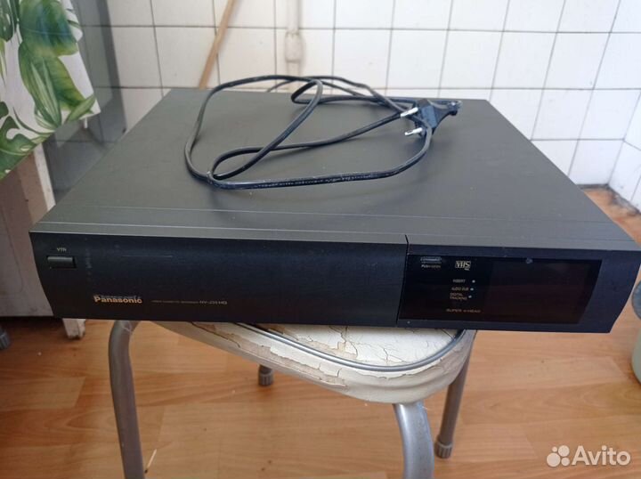 Видеомагнитофон panasonic NV-J35HQ