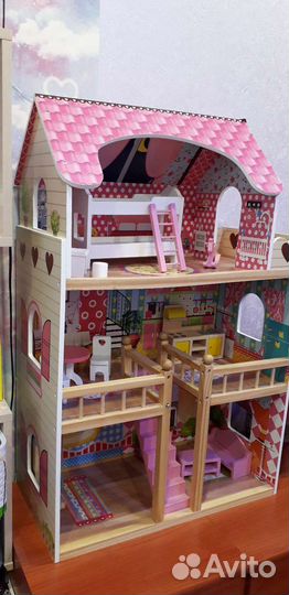 Кукольный домик с мебелью