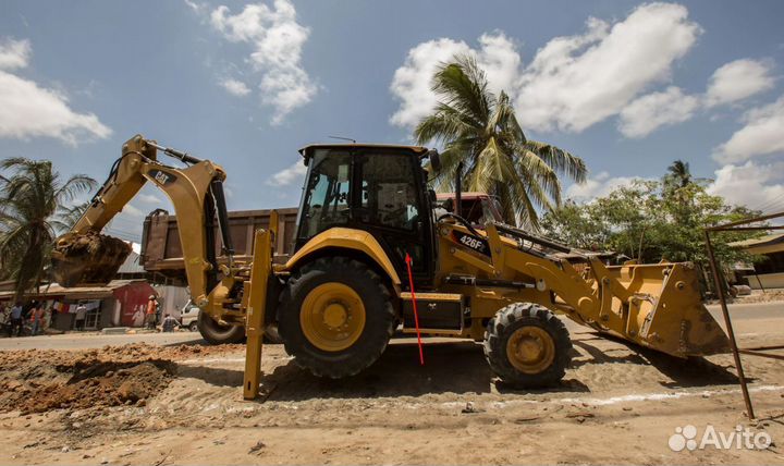 Стекло двери нижнее для погрузчика Caterpillar 426