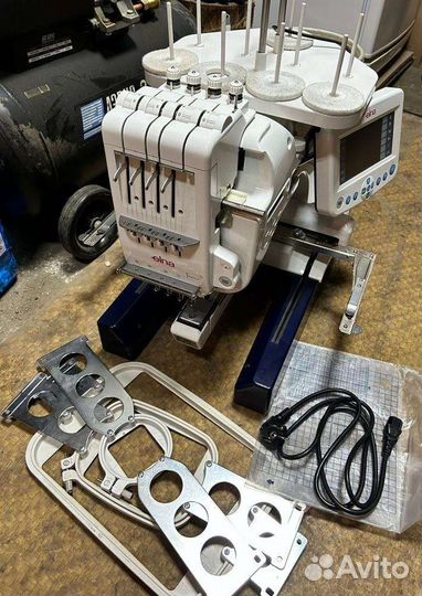 Швейно вышивальная машинка elna 9900