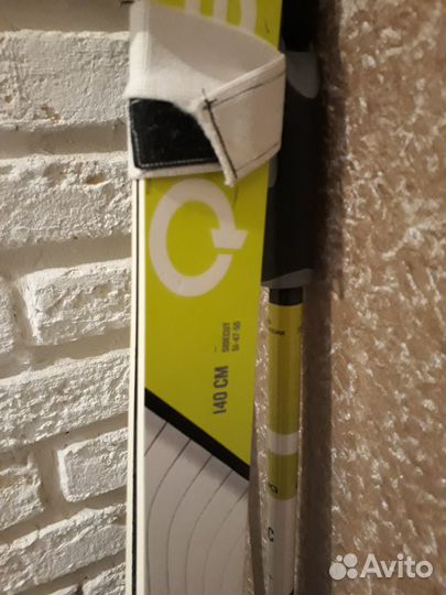 Лыжные ботинки и лыжи