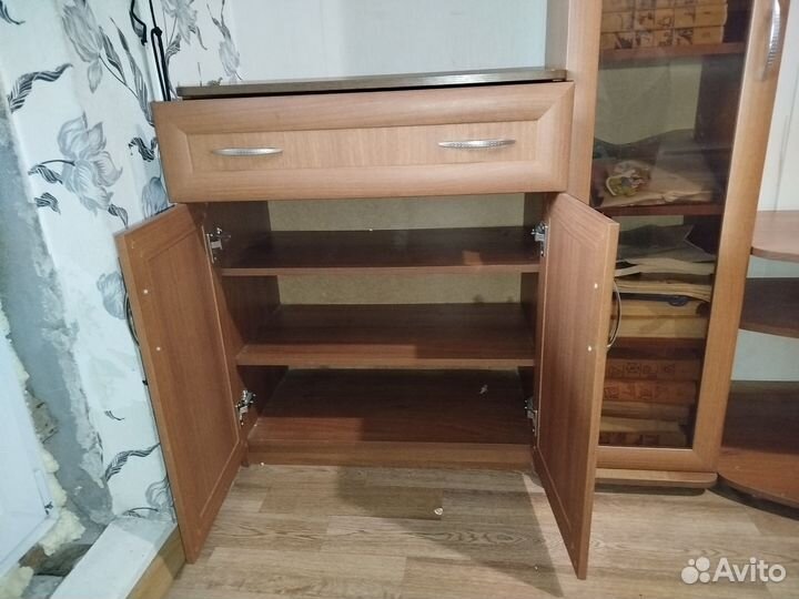 Тумба под телевизор, стенка, комод, стеллаж, горка