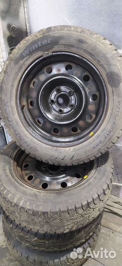 Hankook Winter I'Pike 215/65 R17 98