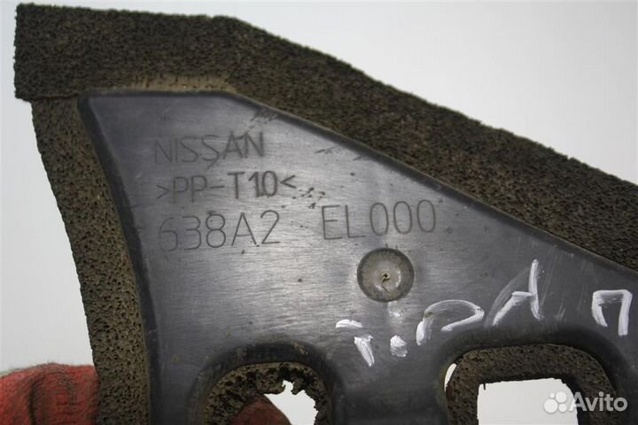 Пыльник переднего крыла Nissan Tiida C11