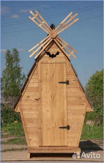 Дачный туалет деревянный с установкой IOM