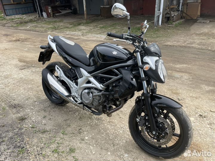 Suzuki SFV 400 Gladius