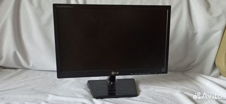 Монитор LG e1942