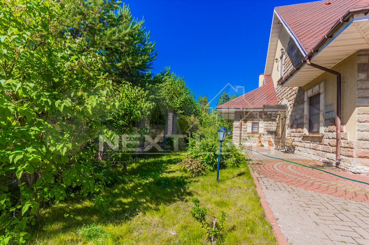 Коттедж 250 м² на участке 25 сот.