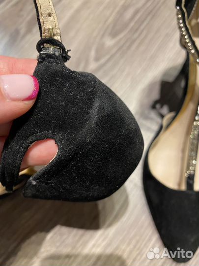 Чёрные бархатные туфли с цепочкой