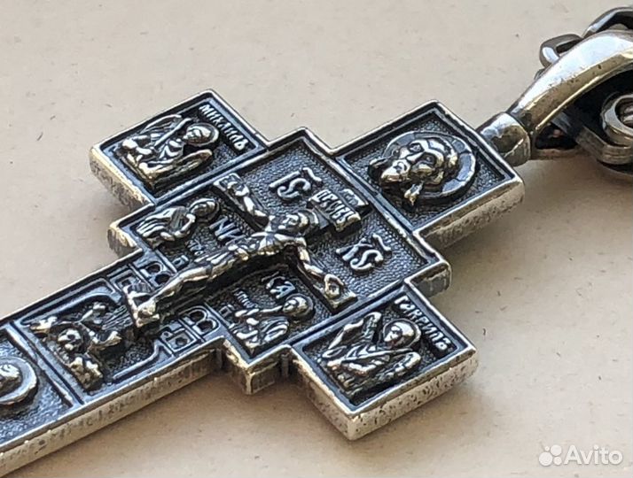 Цепь и крест