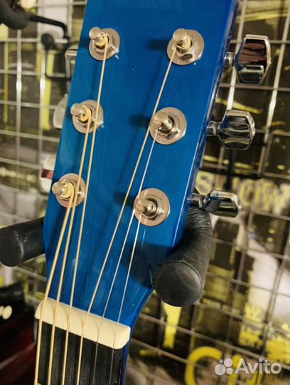 Акустическая гитара + аксессуар