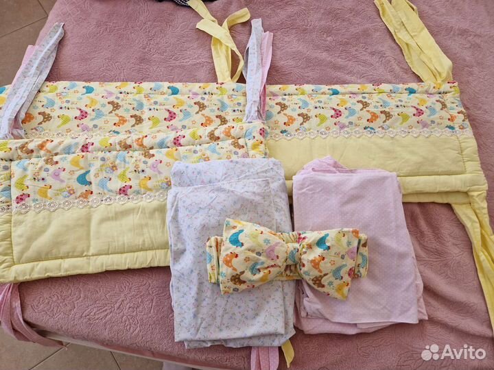 Бортики в кроватку, простыни, наволочки