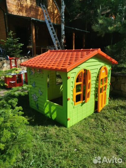 Детский игровой домик, стол, стульчики и машина