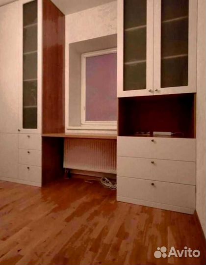 Рабочая зона в углу у окна