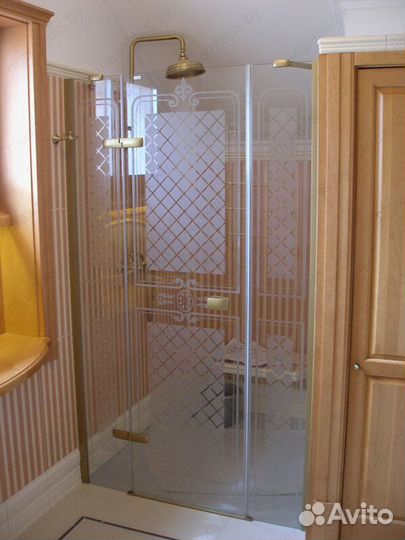 Перегородки из стекла в душевую под ключ