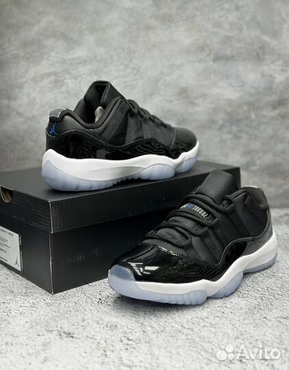 Nike air jordan 11 low space jam