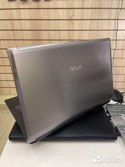 Asus 17 дюймовый i5 видео 2gb /озу 8gb /SSD 250gb