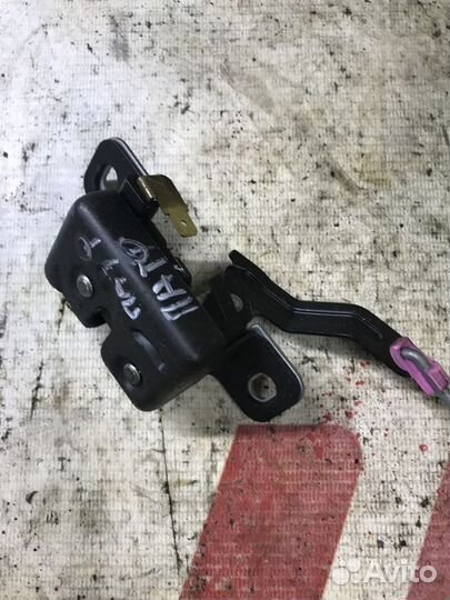 Замок багажника Nissan Pathfinder