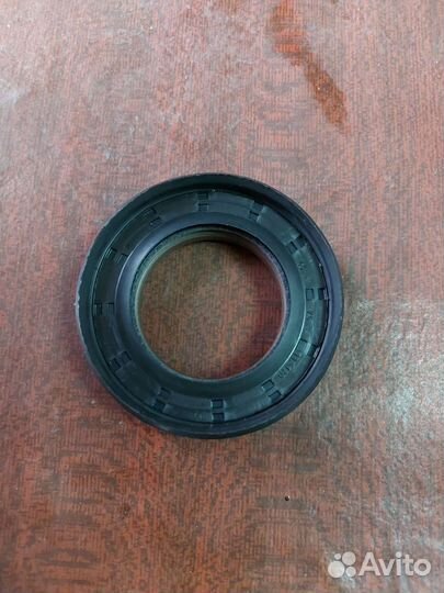 Сальник коленвала бмв Х5. новый