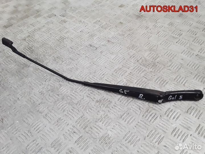 Поводок стеклоочистителя правый VW Golf 1Q1955410