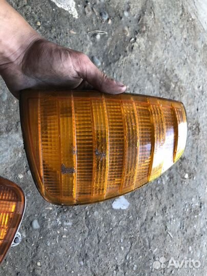 Поворотники передние Mercedes W123