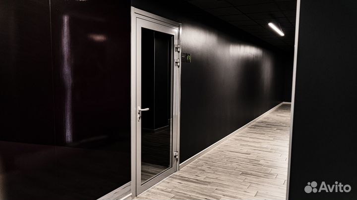 Дверь алюминиевая