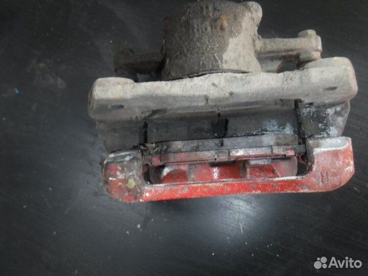 Суппорт передний правый Toyota Corolla 151 1ZR