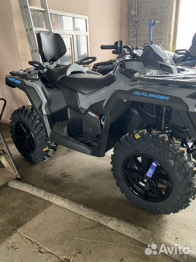 BRP CAN-AM Outlander MAX 1000 DPS