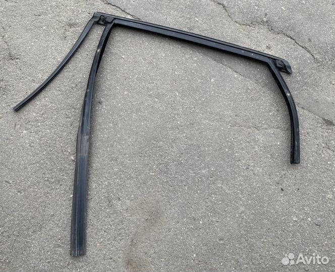 Уплотнитель стекла двери задней правой Focus 3