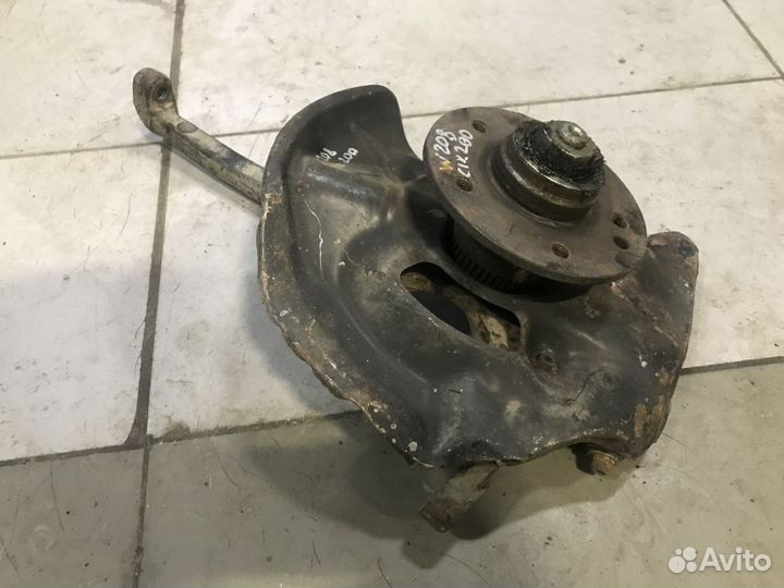 Кулак поворотный правый mercedes W202 R170 W208