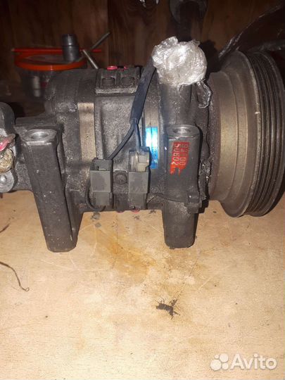 Компрессор кондиционера Nissan Wingroad