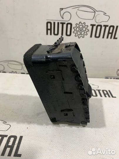 Дефлектор воздуховода левый Mitsubishi Lancer 10