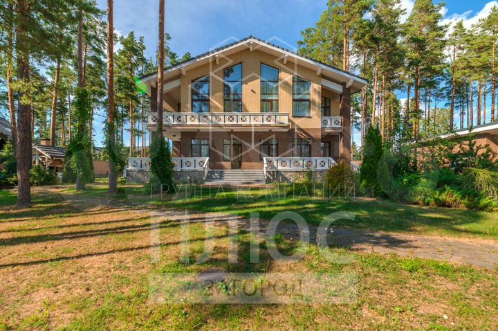 Дом 444 м² на участке 21 сот.