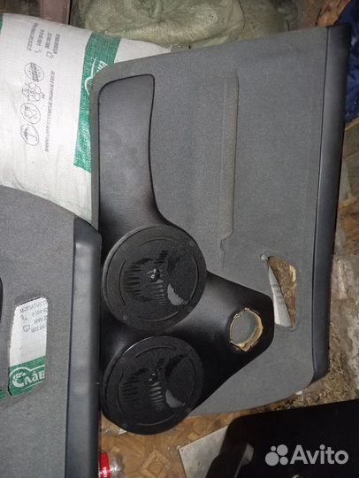 Динамики с подиумами на дверных картах ваз 2110