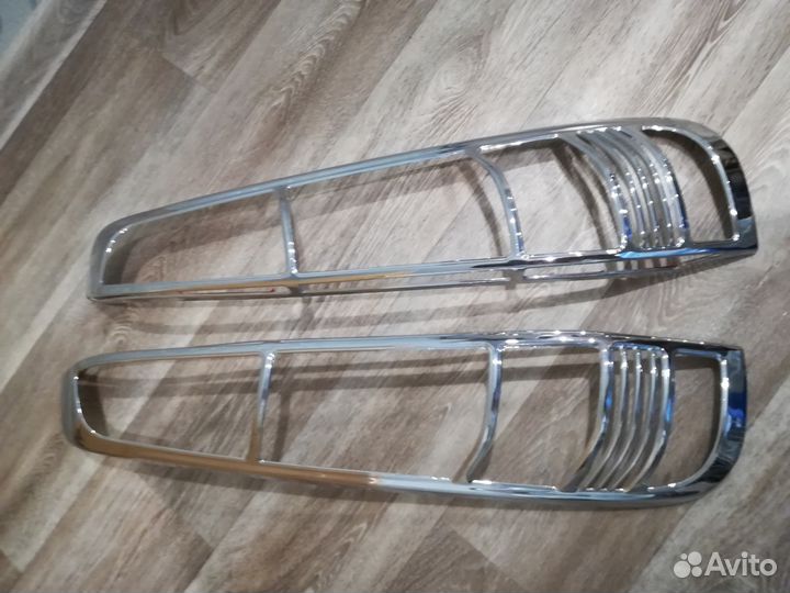 Хромированные накладки на стопсигналы x-trail 2003