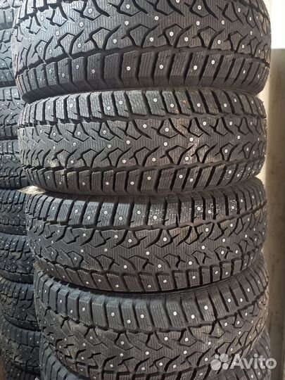 Royal Black Royal Stud II 225/55 R18