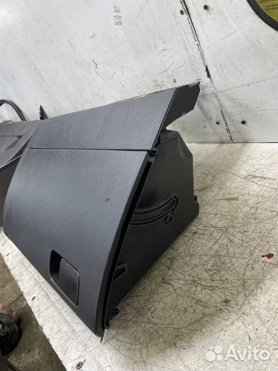 Бардачок Volkswagen Polo 5 Седан