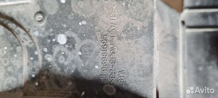 Накладка замка капота Chevrolet Cruze 09-12 г. в