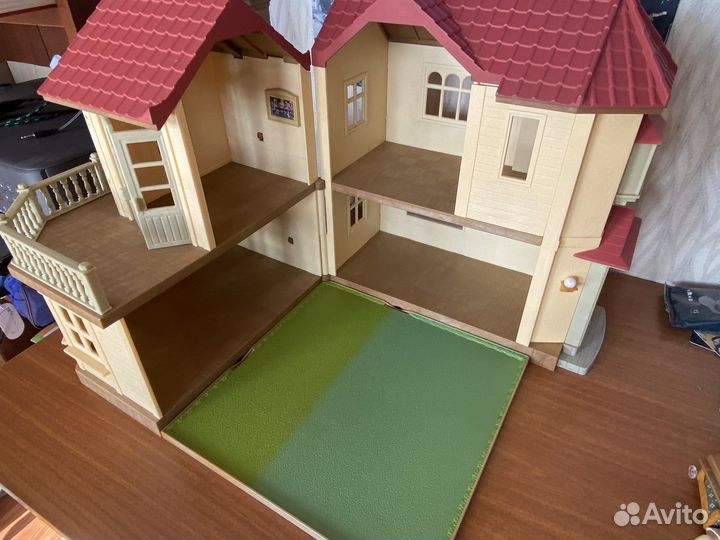 Двухэтажный домик Sylvanian Families