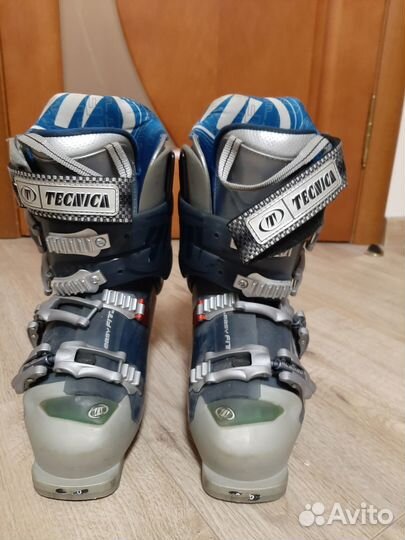 Горные лыжи и ботинки женские комплект