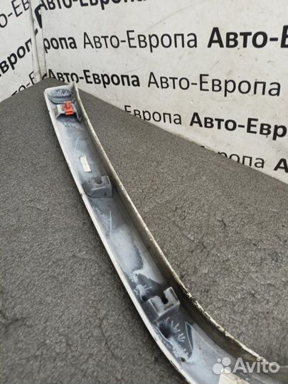 Накладка арки крыла задняя левая Jeep Grand